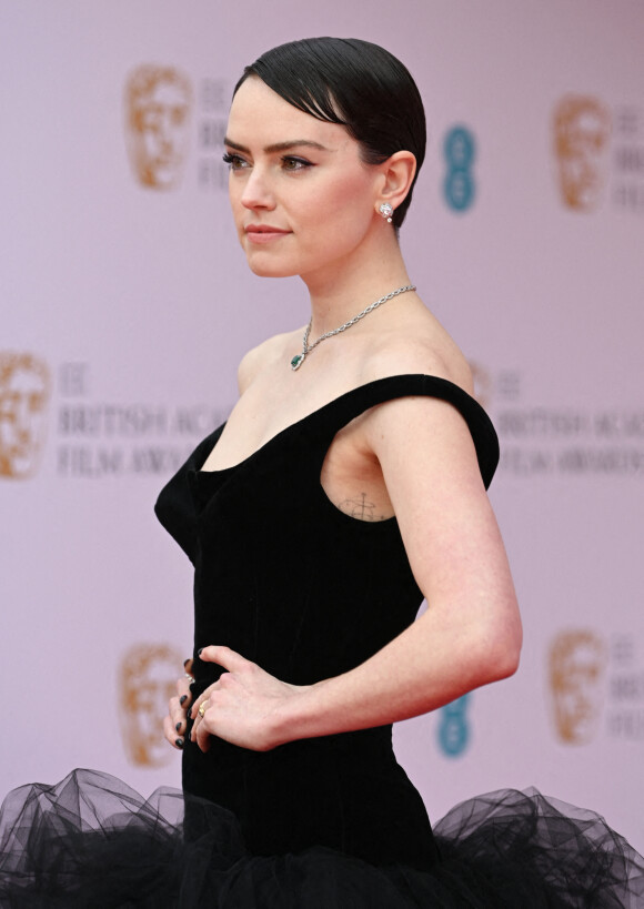Daisy Ridley assiste à la cérémonie des BAFTA 2022 (British Academy Film Awards) au Royal Albert Hall à Londres, le 13 mars 2022.
