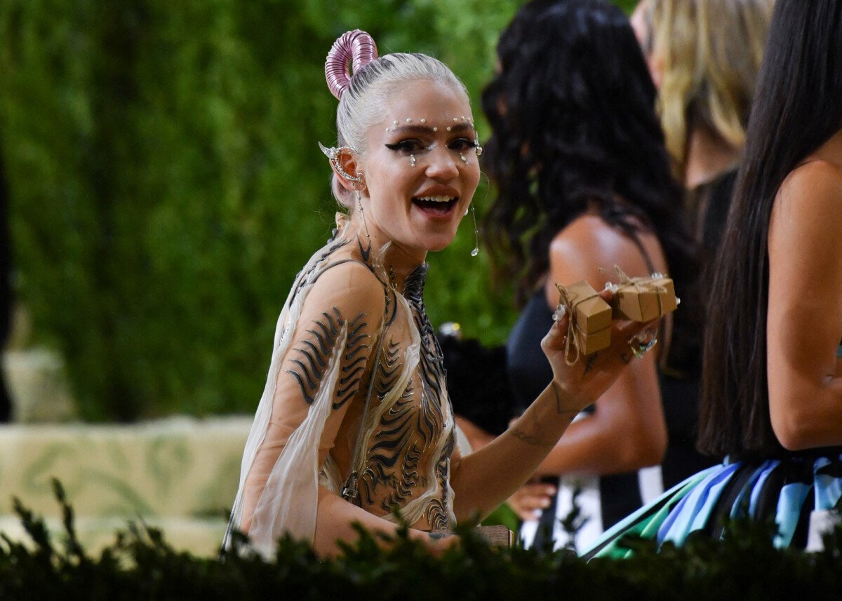 Photo Grimes Aka Claire Elise Boucher à La Soirée Du Met Gala Met