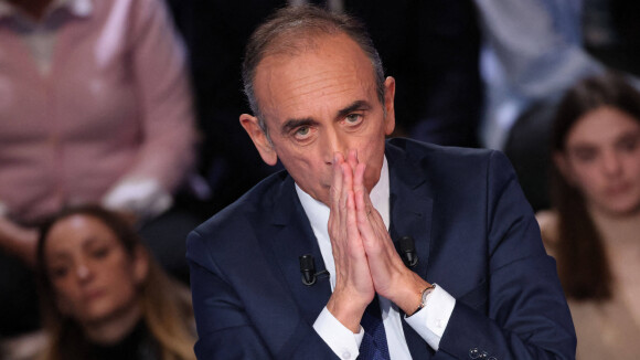 Extrait de l'émission La France face à la guerre sur TF1 : Jean-Luc Mélenchon quitte le plateau en provoquant des rires et sourires après avoir "vanné" son adversaire politique Eric Zemmour