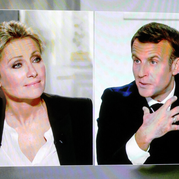 Interview télévisée du président de la république, Emmanuel Macron par les journalistes Anne- Sophie Lapix (France Televisions) et Gilles Bouleau (TF1), au palais de l'Elysée, Paris, le 14 octobre 2020