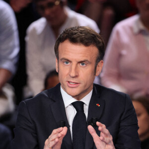 Le président Emmanuel Macron - Les candidats à l'élection présidentielle sont sur le plateau de l'émission "La France face à la guerre" sur TF1 le 14 mars 2022.