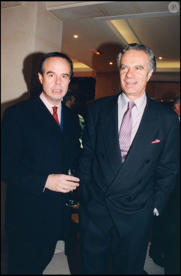 Frédéric Mitterrand et son frère Jean-Gabriel Mitterrand lors d'un dîner Chanel à Paris en 1997