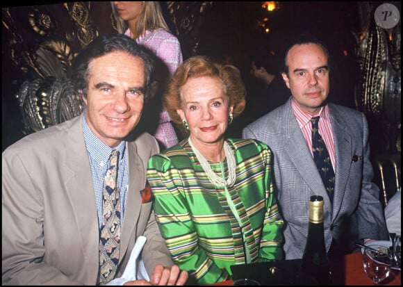 Jean-Gabriel Mitterrand, son frère Frédéric Mitterrand et leur mère Edith en 1994 à Paris