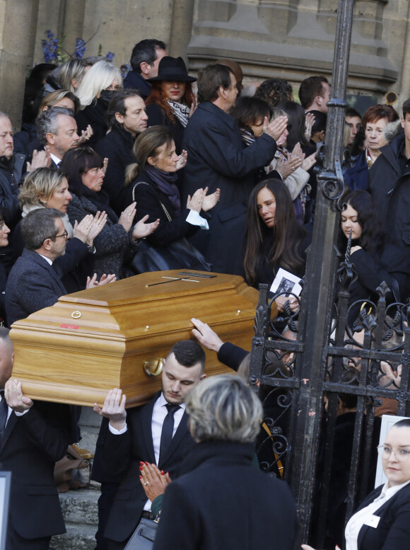 Nathalie Marquay et sa fille Lou - La famille de Jean-Pierre Pernaut à la sortie des obsèques en la Basilique Sainte-Clotilde à Paris le 9 mars 2022. © Denis Guignebourg/Bestimage