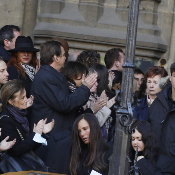 Nathalie Marquay et sa fille Lou - La famille de Jean-Pierre Pernaut à la sortie des obsèques en la Basilique Sainte-Clotilde à Paris le 9 mars 2022. © Denis Guignebourg/Bestimage