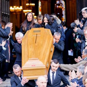 Nathalie Marquay et sa fille Lou - Sorties des obsèques de Jean-Pierre Pernaut en la Basilique Sainte-Clotilde à Paris, France, le 9 mars 2022. © Cyril Moreau/Bestimage