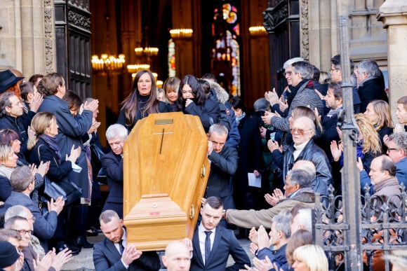Nathalie Marquay et sa fille Lou - Sorties des obsèques de Jean-Pierre Pernaut en la Basilique Sainte-Clotilde à Paris, France, le 9 mars 2022. © Cyril Moreau/Bestimage