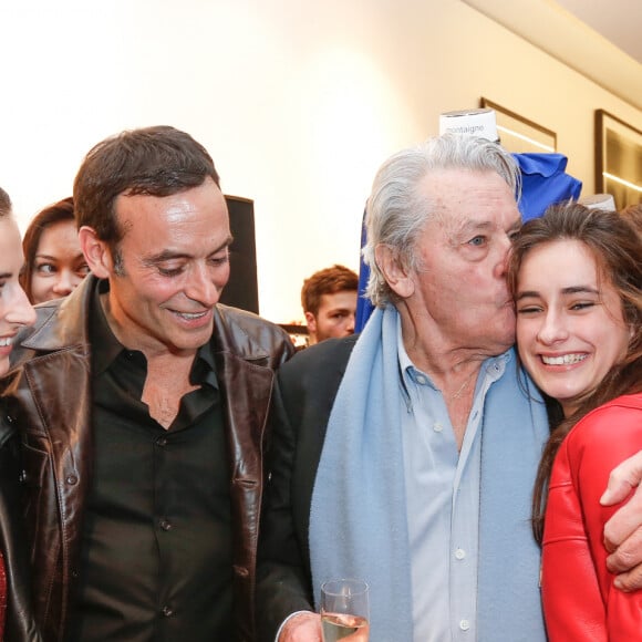 Exclusif - Alain Delon avec ses petites filles Loup et Liv et son fils Anthony Delon - Lancement de la marque de vêtements de cuir "Anthony Delon 1985" chez Montaigne Market à Paris. Le 7 mars 2017 © Philippe Doignon / Bestimage