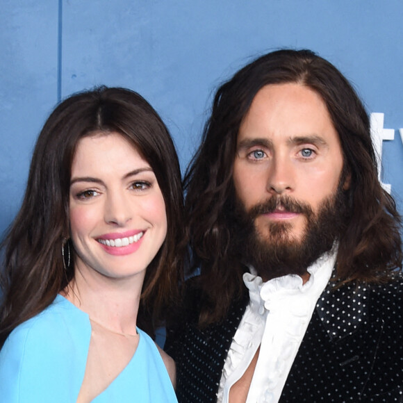 Anne Hathaway et Jared Leto assistent à l'avant-première de la série "WeCrashed" à l'Academy Museum Of Motion Pictures. Los Angeles, le 17 mars 2022.