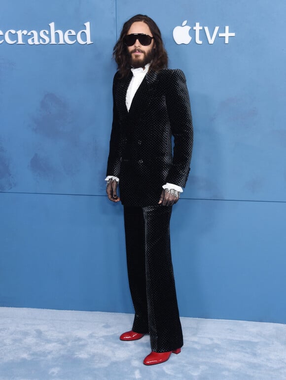 Jared Leto assiste à l'avant-première de la série "WeCrashed" à l'Academy Museum Of Motion Pictures, entièrement habillé en Gucci. Los Angeles, le 17 mars 2022.