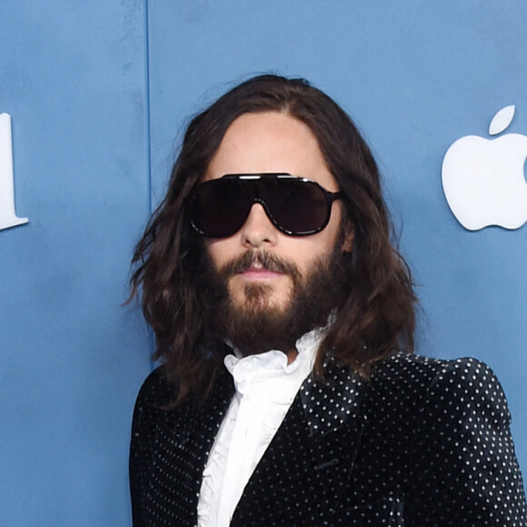 Jared Leto assiste à l'avant-première de la série "WeCrashed" à l'Academy Museum Of Motion Pictures, entièrement habillé en Gucci. Los Angeles, le 17 mars 2022.