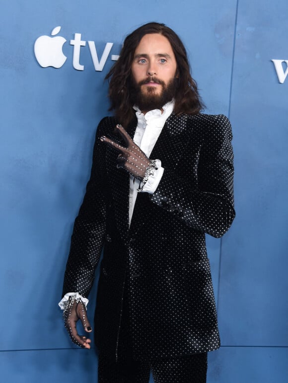 Jared Leto assiste à l'avant-première de la série "WeCrashed" à l'Academy Museum Of Motion Pictures, entièrement habillé en Gucci. Los Angeles, le 17 mars 2022.