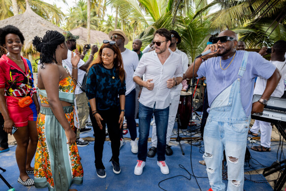 Exclusif - Zeynab, Samuel Le Bihan, Toofan - Déjeuner entre "Lagune et mer" à la maison d'Akoula à Assinie. Le 12 mars 2022. © Olivier Borde / Bestimage