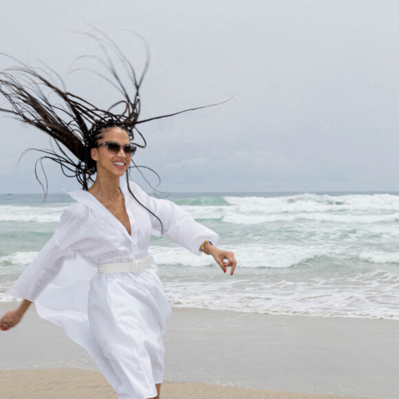 Exclusif - Noémie Lenoir - Déjeuner entre "Lagune et mer" à la maison d'Akoula à Assinie. Le 12 mars 2022. © Olivier Borde / Bestimage