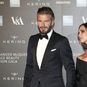 David Beckham et sa femme Victoria Beckham - Photocall du gala "Alexander McQueen : Savage Beauty" au Victoria and Albert Museum à Londres, le 12 mars 2015.