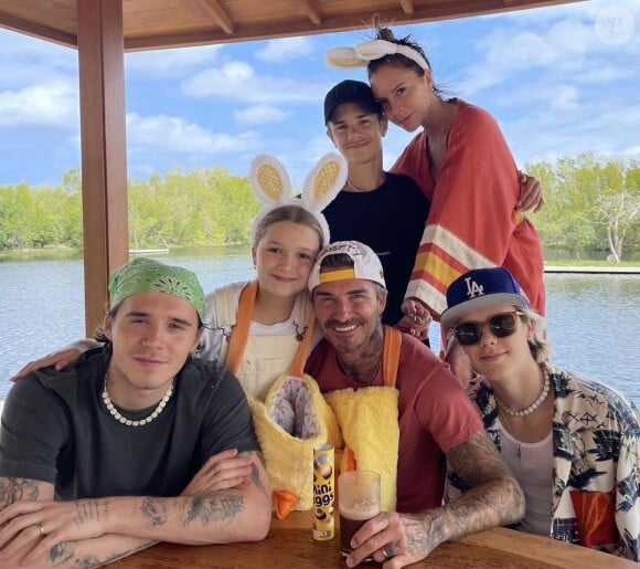 Victoria et David Beckham en famille, avec leurs enfants Brooklyn, Cruz, Romeo et Harper, Instagram, avril 2021.