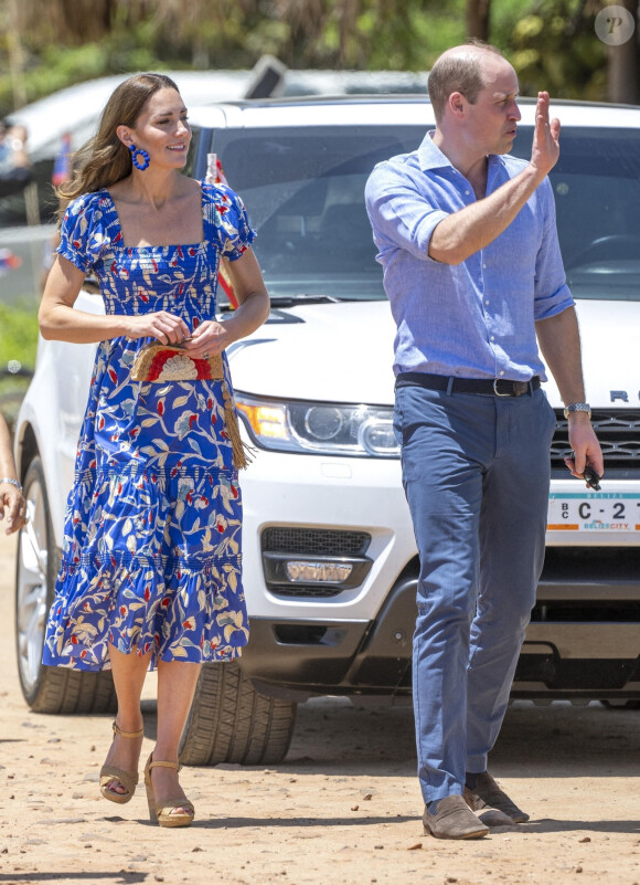 Le prince William et Kate Middleton rendent visite aux habitants d'Hopkins lors de leur tournée dans les Caraïbes au nom de la reine. Belize, le 20 mars 2022.