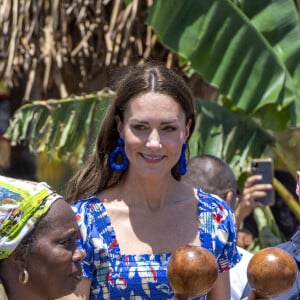 Le prince William et Kate Middleton rendent visite aux habitants d'Hopkins lors de leur tournée dans les Caraïbes au nom de la reine. Belize, le 20 mars 2022.