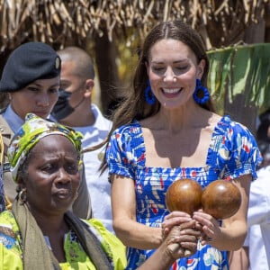 Le prince William et Kate Middleton rendent visite aux habitants d'Hopkins lors de leur tournée dans les Caraïbes au nom de la reine. Belize, le 20 mars 2022.