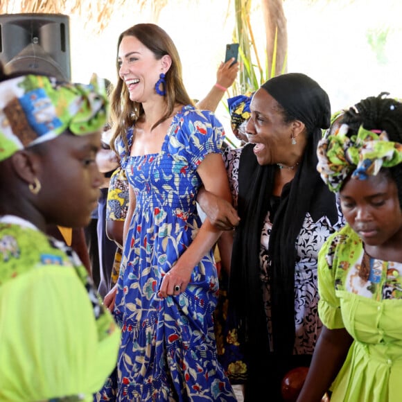 Le prince William et Kate Middleton rendent visite aux habitants d'Hopkins lors de leur tournée dans les Caraïbes au nom de la reine. Belize, le 20 mars 2022.