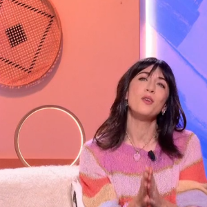 Nolwenn Leroy parle de sa prochaine grossesse sur le plateau des Maternelles avec Agathe Lecaron