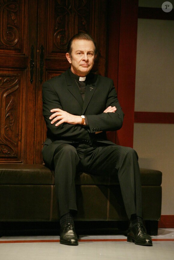 Roland Giraud donne depuis janvier 2009 la pièce Bonté divine, dans une mise en scène de Christophe Lidon...