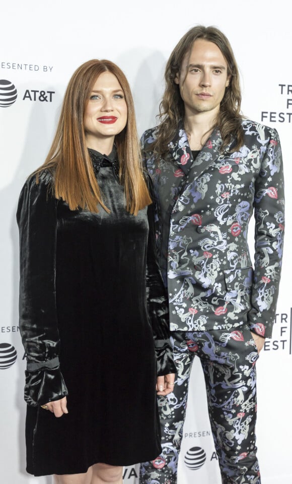 Bonnie Wright et Simon Hammerstein - Première du film " Clive Davis : The Soundtrack Of Our Lives " lors du Festival du Film Tribeca à New York. Le 28 avril 2017.