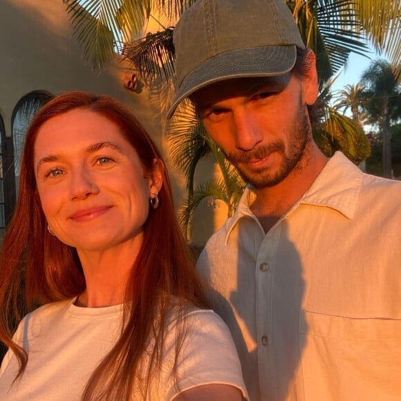 Bonnie Wright et son époux Andrew Lococo sur Instagram. Le 10 mars 2022.