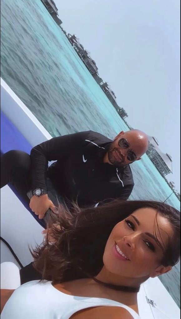 Nawel Debbouze, la petite soeur de Jamel Debbouze, et son fiancé Fouad Ben Kouider en vacances aux Maldives. Mars 2022.