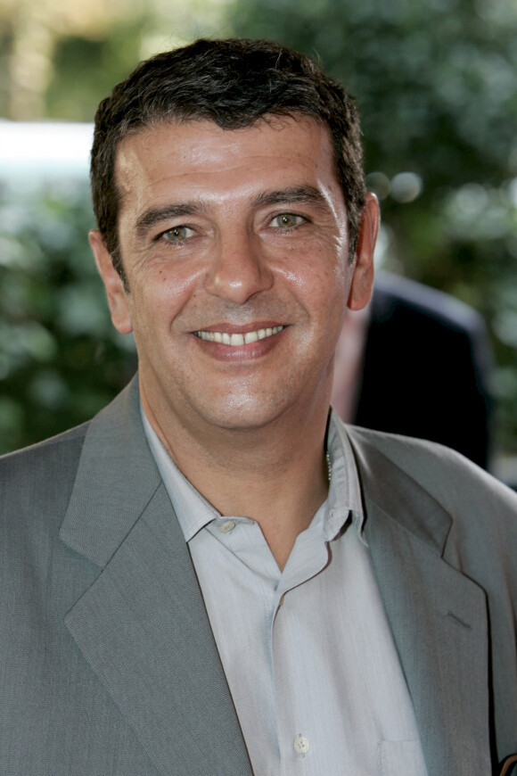 En France, à Paris, Thierry Gilardi posant lors de la conférence de presse de rentree 2006 - 2007 de TF1 au théatre des Champs-Elysées le 6 septembre 2006.