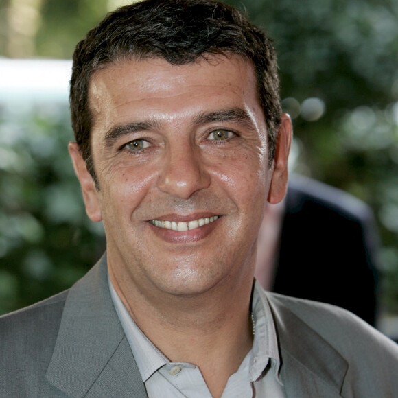 En France, à Paris, Thierry Gilardi posant lors de la conférence de presse de rentree 2006 - 2007 de TF1 au théatre des Champs-Elysées le 6 septembre 2006.
