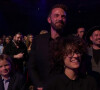 Jennifer Lopez reçoit un Icon Award sur la scène des "iHeartRadio Music Awards", sous le regard de son compagnon Ben Affleck avec son fils Samuel et de sa fille Emme. Los Angeles, le 22 mars 2022. 