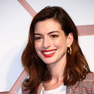 Anne Hathaway au photocall de la soirée d'ouverture du complexe immobilier "Hudson Yards" à New York, le 14 mars 2019.