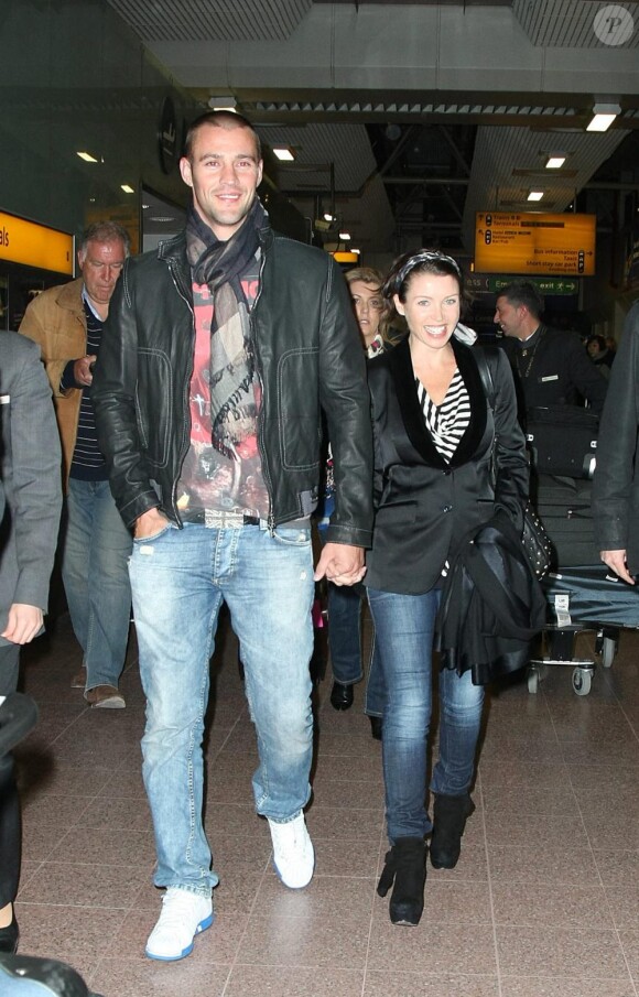 Dannii Minogue et son amoureux Kris arrivent à Londres le 18 janvier 2010