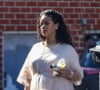 Exclusif - Rihanna, enceinte, est allée acheter des cadeaux à la boutique Tesoro, dans le quartier de Fairfax