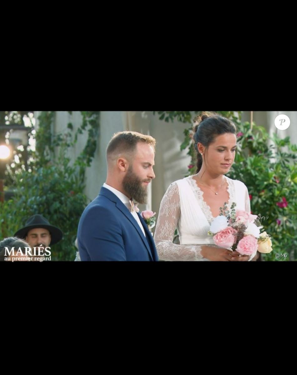 Axel et Caroline lors de leur mariage, dans "Mariés au premier regard", sur M6