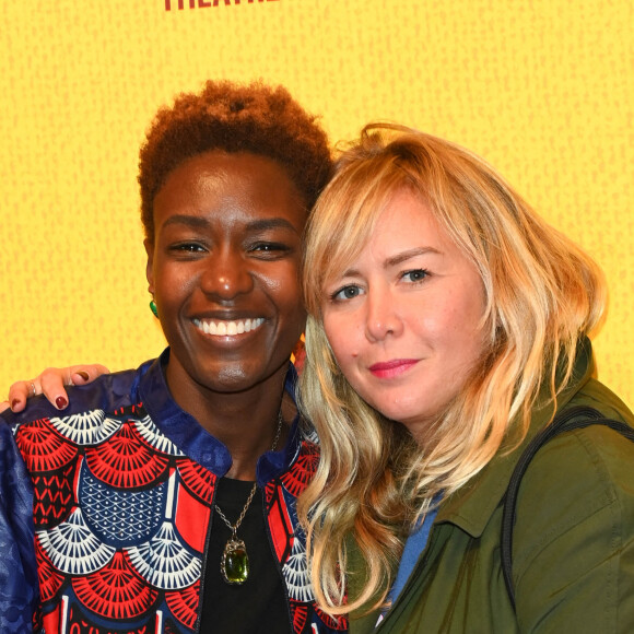 Rokhaya Diallo et Enora Malagré - People lors de la générale de la comédie musicale "Le Roi Lion" au théâtre Mogador à Paris le 11 novembre 2021. © Coadic Guirec/Bestimage