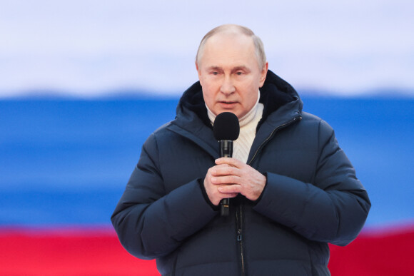 Le président russe Vladimir Poutine prend la parole lors d'un concert intitulé Printemps de Crimée qui s'est tenu au stade Luzhniki pour marquer le 8e anniversaire de la réunification de la Crimée avec la Russie, à Moscou, Russie, le 18 mars 2022. © Mikhail Metzel/Tass/Bestimage 
