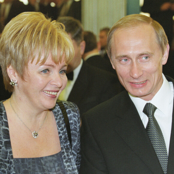 Vladimir Poutine fête ses 50 ans avec son épouse Lioudmila à Moscou le 7 octobre 2002
