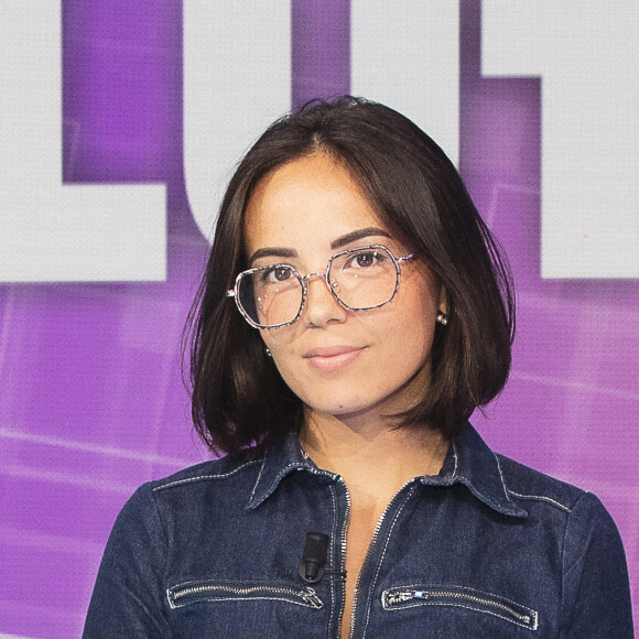 Exclusif - Agathe Auproux présente l'émission "1 jeune, 1 solution" sur C8 pour aider les jeunes à trouver un emploi. © Jack Tribeca / Bestimage
