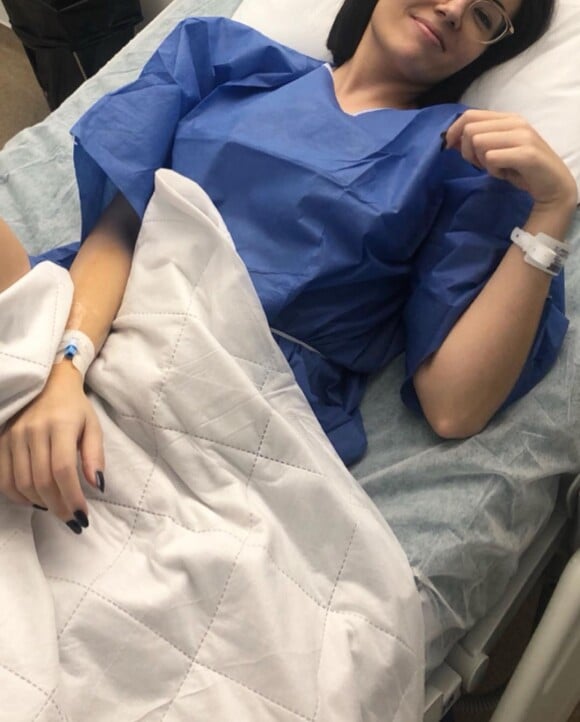 Après plusieurs mois de chimiothérapie, Agathe Auproux annonce être atteinte d'un cancer en mars 2019 sur son compte Instagram