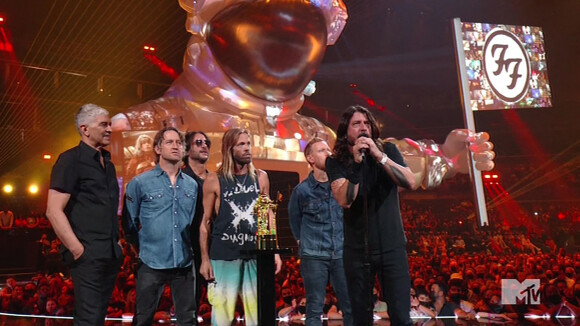 Le groupe Foo Fighters sur la scène des "Music Video Awards (VMA)" à New York, le 12 septembre 2021. 
