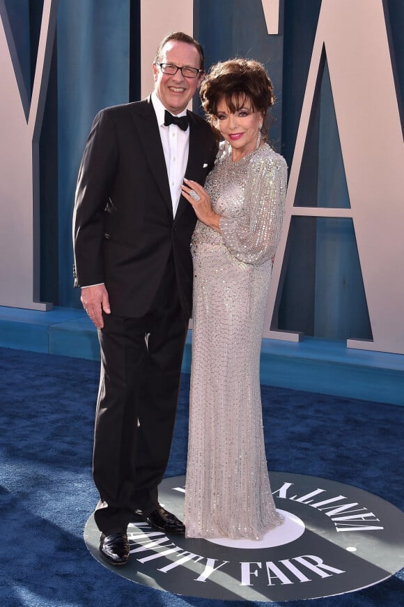 Joan Collins et Percy Gibson au photocall de la soirée "Vanity Fair" lors de la 94ème édition de la cérémonie des Oscars à Los Angeles, le 27 mars 2022. 