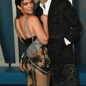 Kourtney Kardashian et son fiancé Travis Barker au photocall de la soirée "Vanity Fair" lors de la 94ème édition de la cérémonie des Oscars au Wallis Annenberg Center for the Performing Arts dans le quartier de Beverly Hills, à Los Angeles, Californie, Etats-Unis, le 27 mars 2022. © imageSPACE/Zuma Press/Bestimage 