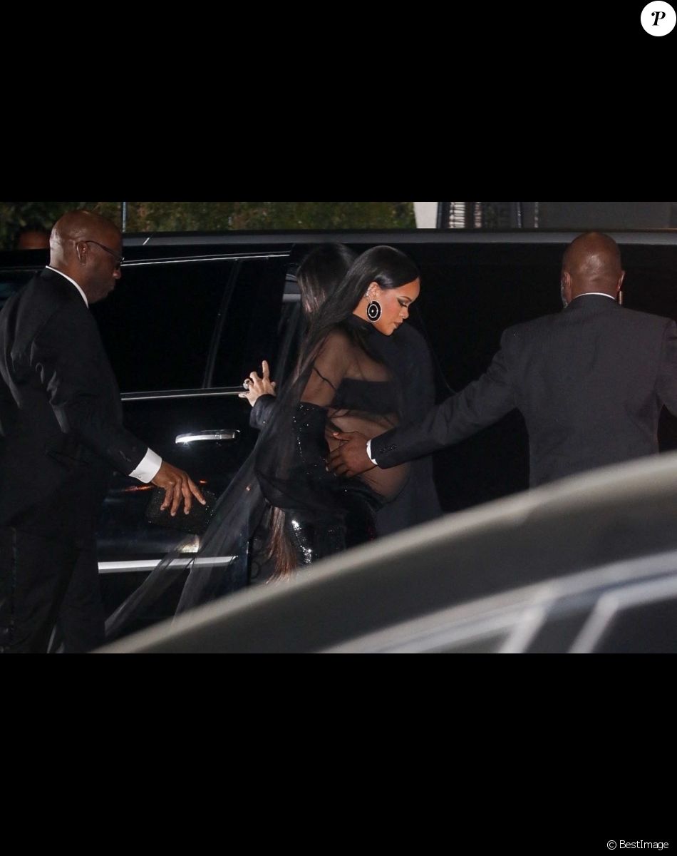 Rihanna, enceinte, arrive à l&#039;after-party des Oscar de Jay-Z au Château Marmont à Los Angeles.   