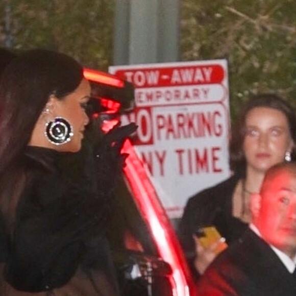 Rihanna, enceinte, arrive à l'after-party des Oscar de Jay-Z au Château Marmont à Los Angeles, le 27 mars 2022.