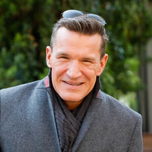 Benjamin Castaldi quitte le studio Gabriel à Paris, après l'enregistrement de l'émission "Vivement Dimanche" consacrée à Y.Montand et diffusée le 14 novembre 2021 sur France 2. Le 28 octobre 2021. © Christophe Clovis / Bestimage