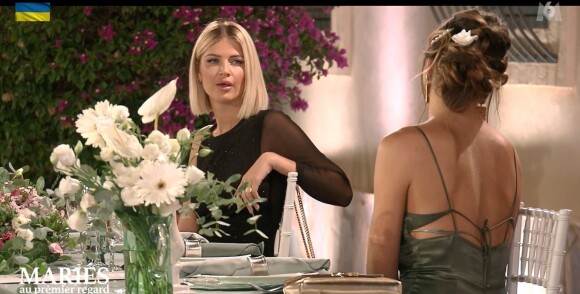 Carine stressée lors de la soirée de mariage d'Alicia et Bruno, lors de l'épisode de "Mariés au premier regard 2022" du 28 mars, sur M6