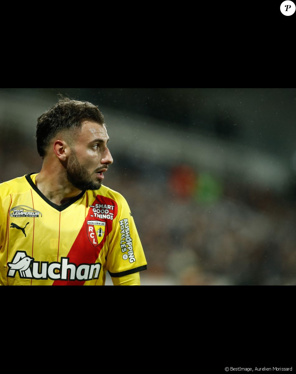 Jonathan Clauss (Lens) lors du match de championnat de Ligue 1 Uber Eats opposant le Racing Club de Lens (RCL) à L'Olympique Lyonnais (OL) au stade Bollaert-Delelis à Lens, France, le 19 février 2022. Le match s'est terminé par un match nul 1-1. © Aurelien Morissard/Panoramic/Bestimage