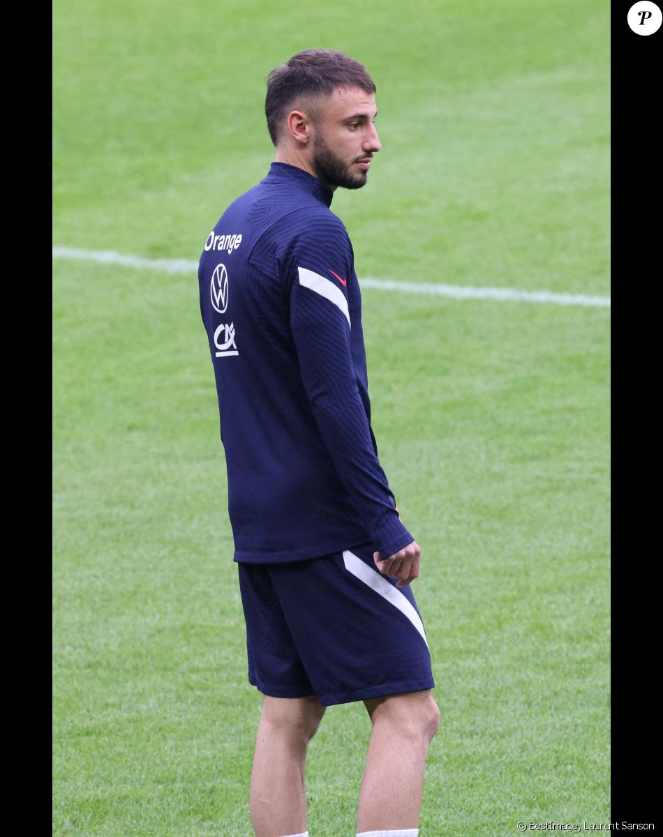 Jonathan Clauss - L'équipe de France de football en conférence de presse et à l'entrainement avant le match amical contre l'Afrique du Sud à Villeneuve d'Ascq le 28 mars 2022. © Laurent Sanson/Panoramic/Bestimage